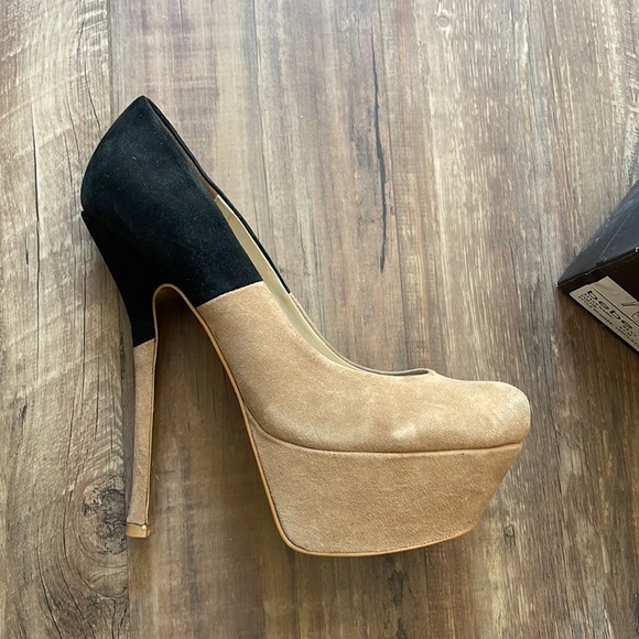 Bebe black and tan heels! - Picture 3 of 4